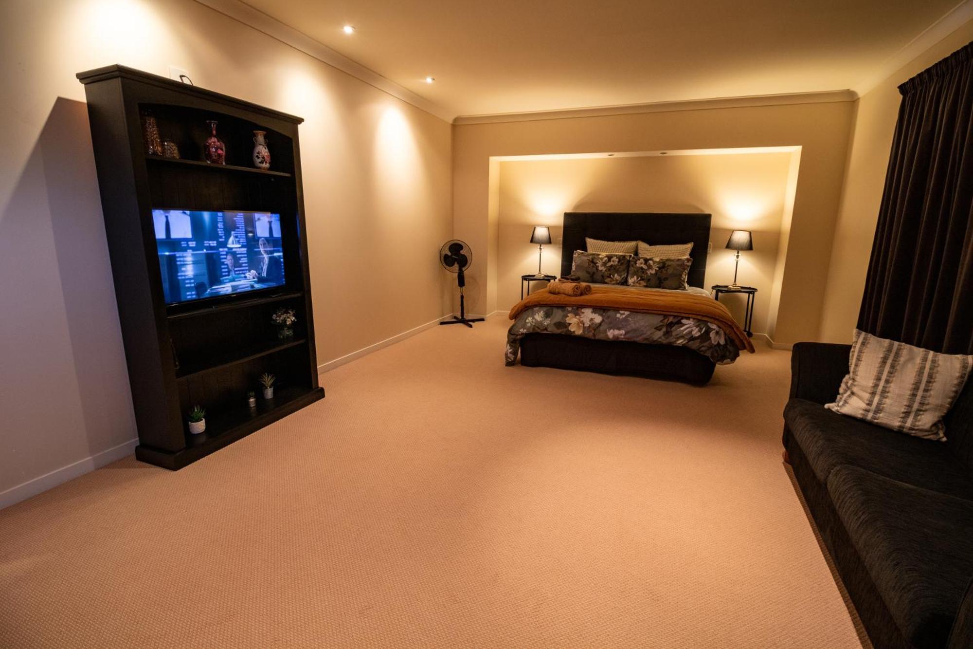 Large Luxury Apartment Located Right In Town Taupo Dış mekan fotoğraf