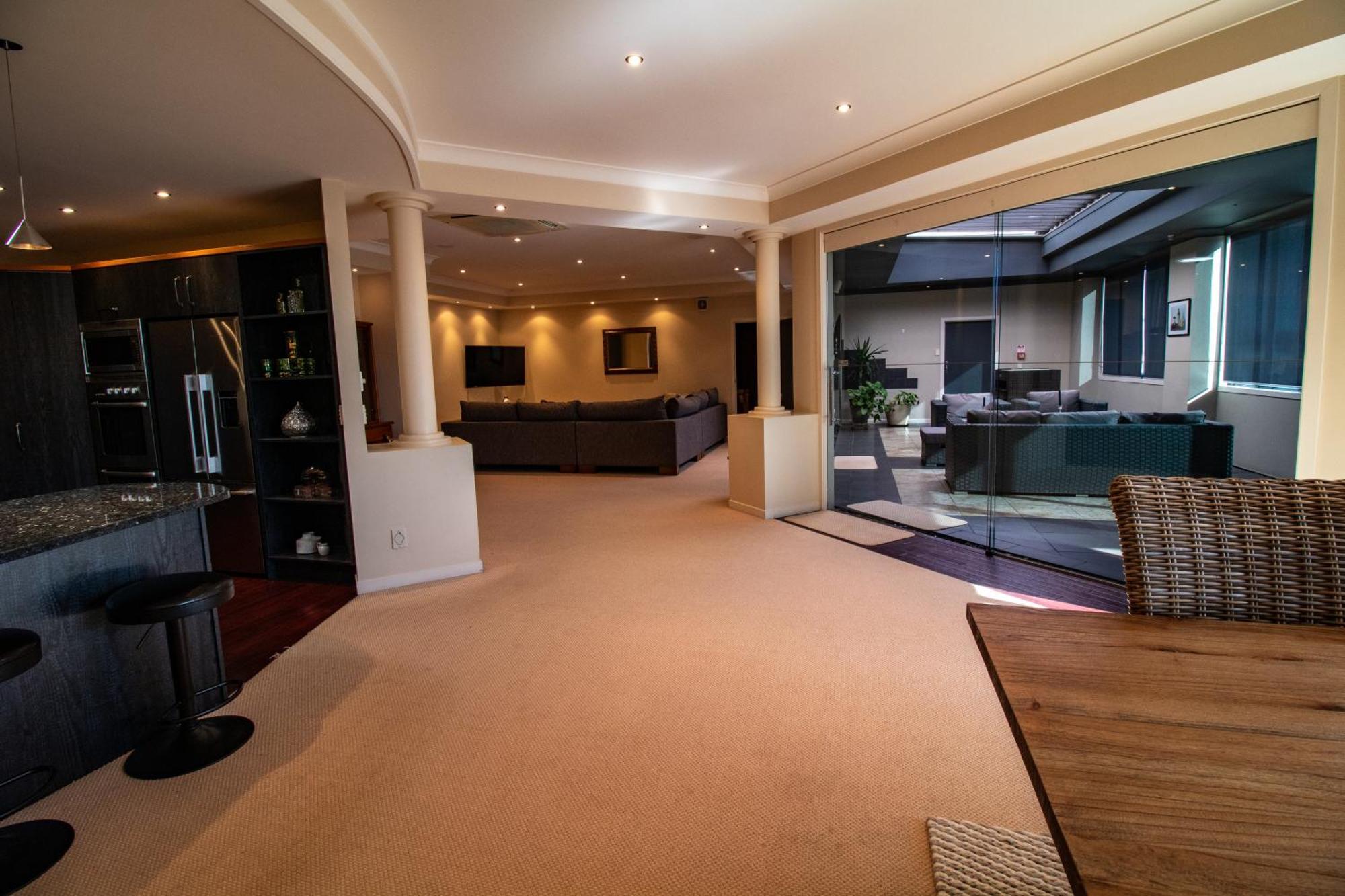Large Luxury Apartment Located Right In Town Taupo Dış mekan fotoğraf