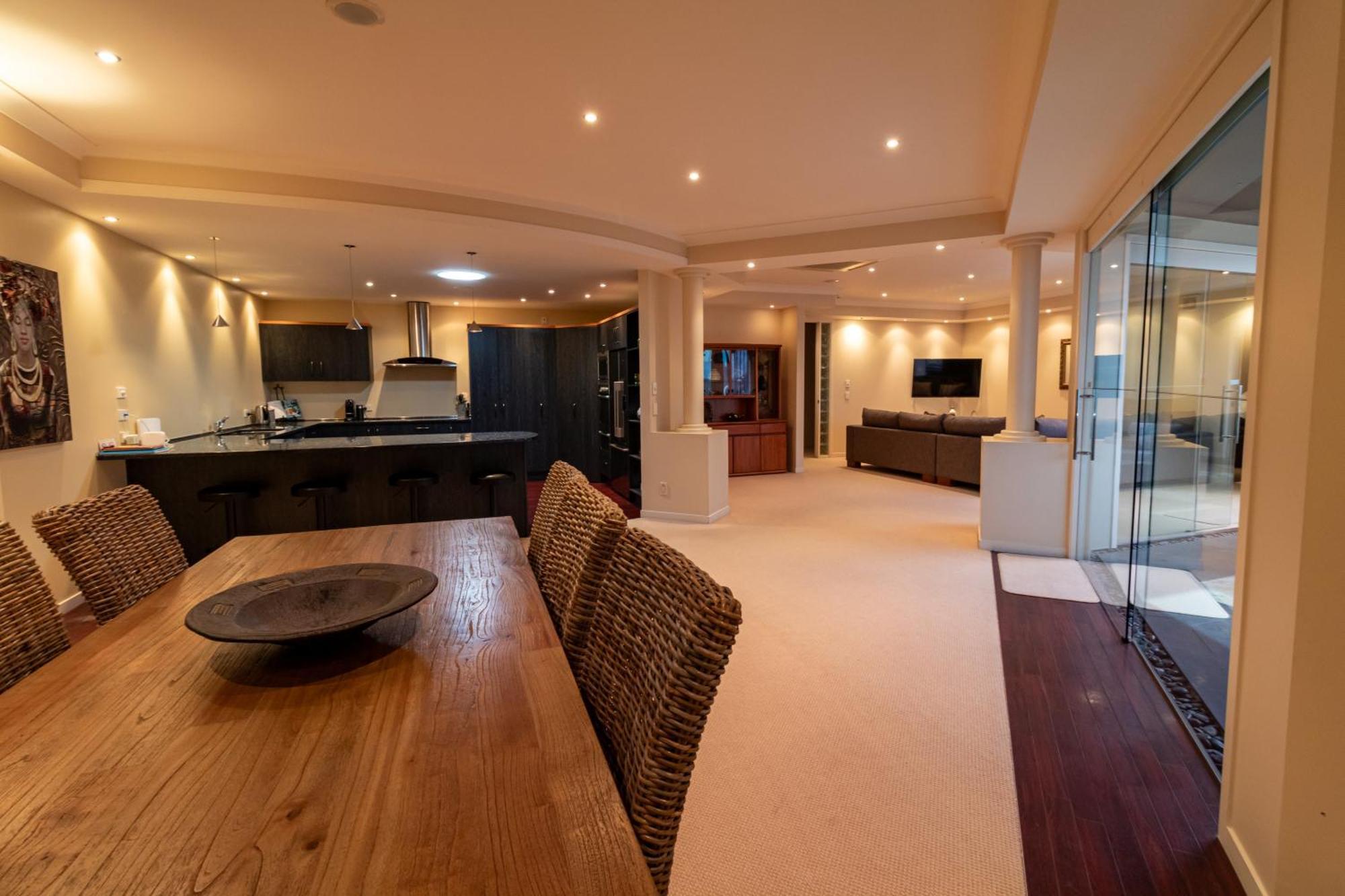 Large Luxury Apartment Located Right In Town Taupo Dış mekan fotoğraf