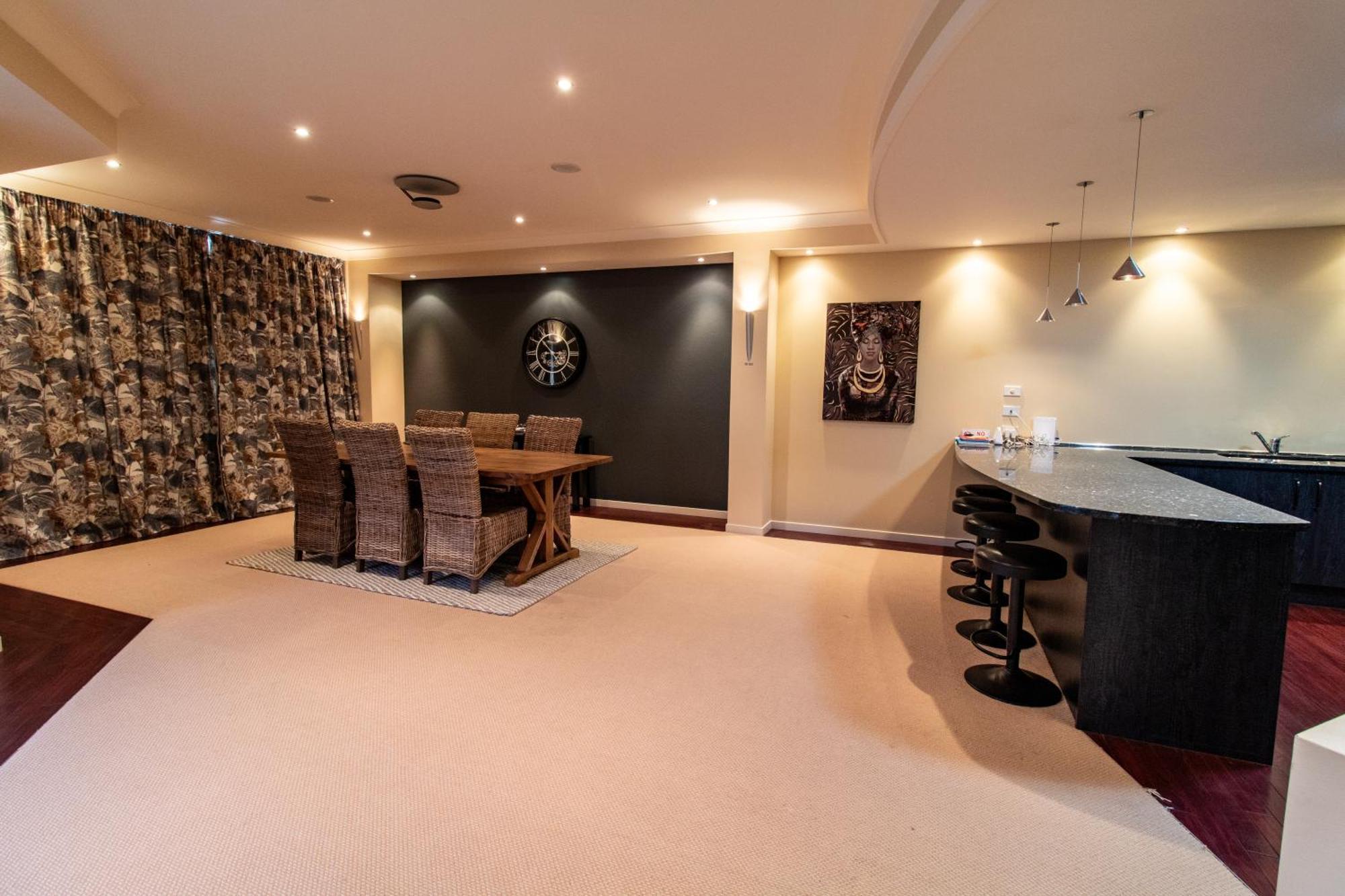 Large Luxury Apartment Located Right In Town Taupo Dış mekan fotoğraf
