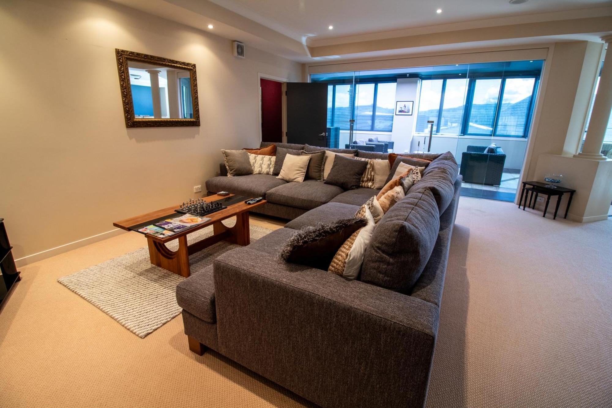 Large Luxury Apartment Located Right In Town Taupo Dış mekan fotoğraf