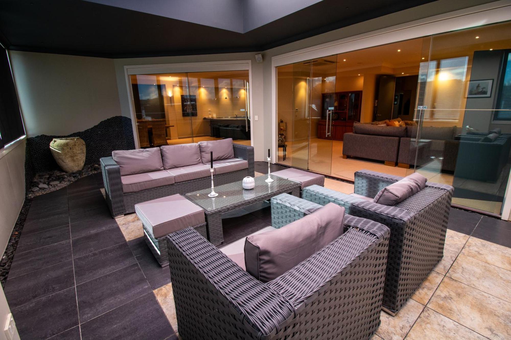 Large Luxury Apartment Located Right In Town Taupo Dış mekan fotoğraf