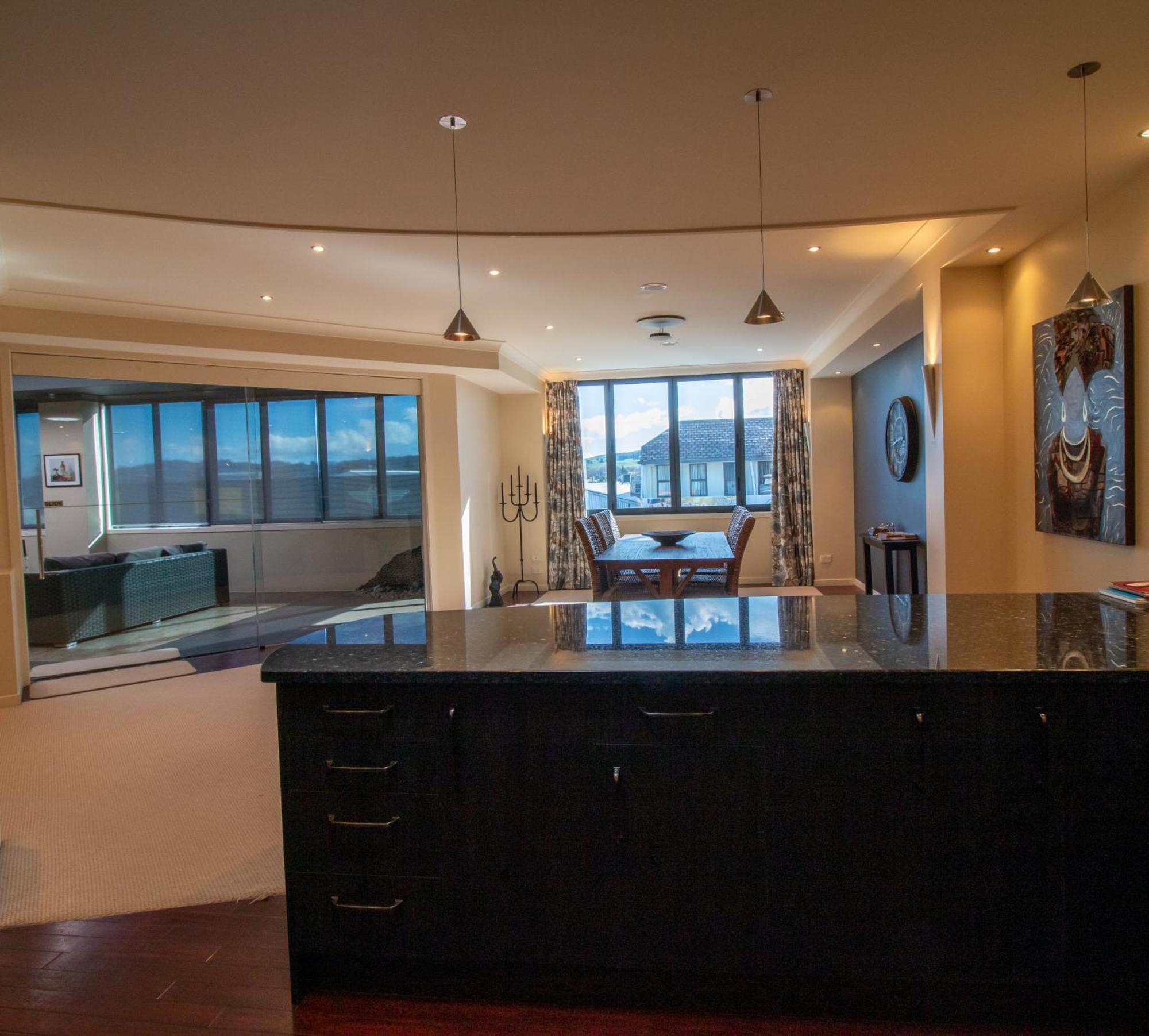 Large Luxury Apartment Located Right In Town Taupo Dış mekan fotoğraf